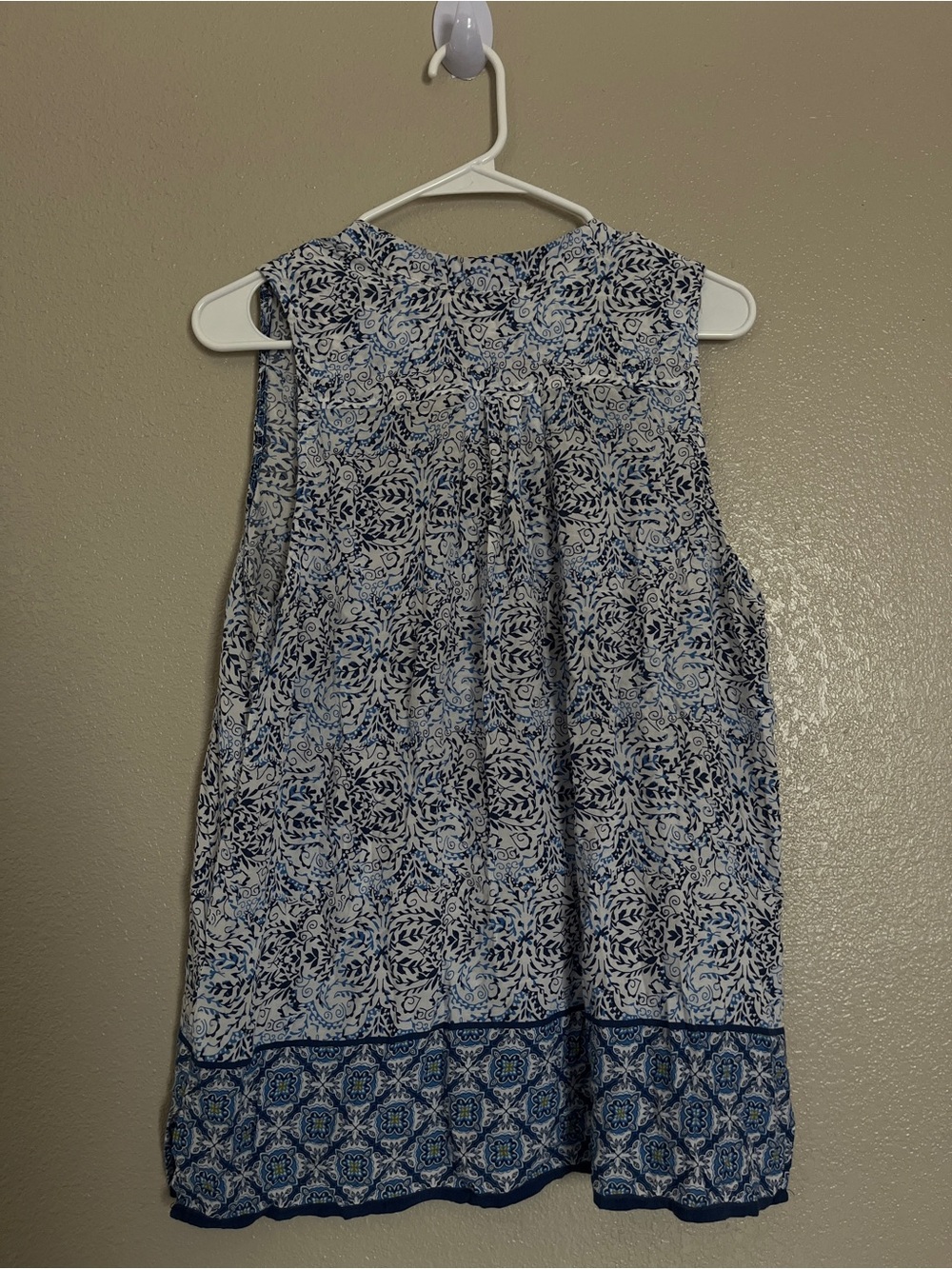 Soiree Sleeveless Blue & White Printed V-Neck Camisole - Picture 4 of 8